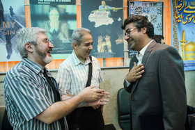 (از راست)سید مهدی طباطبایی‌نژاد، نیما عباسپور و ناصر صفاریان در حاشیه مراسم تودیع و معارفه مدیرعامل مرکز گسترش سینمای مستند و تجربی